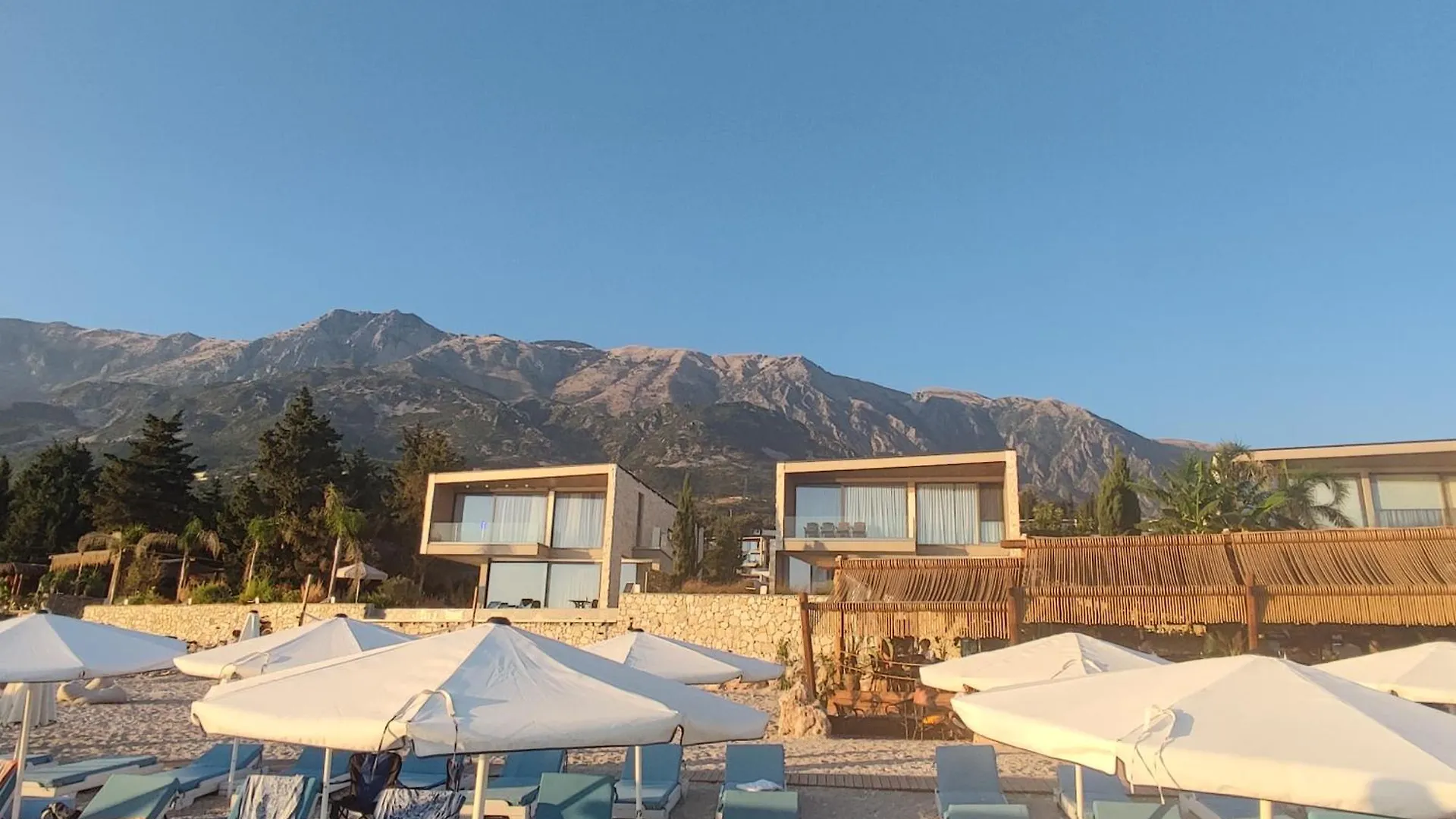 Luxury Sea View Apartment With Private Beach Just A Few Steps From The Center Palasë