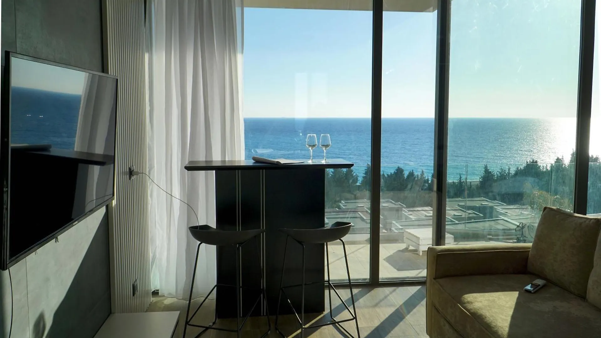 Luxury Sea View Apartment With Private Beach Just A Few Steps From The Center Palasë 0*,