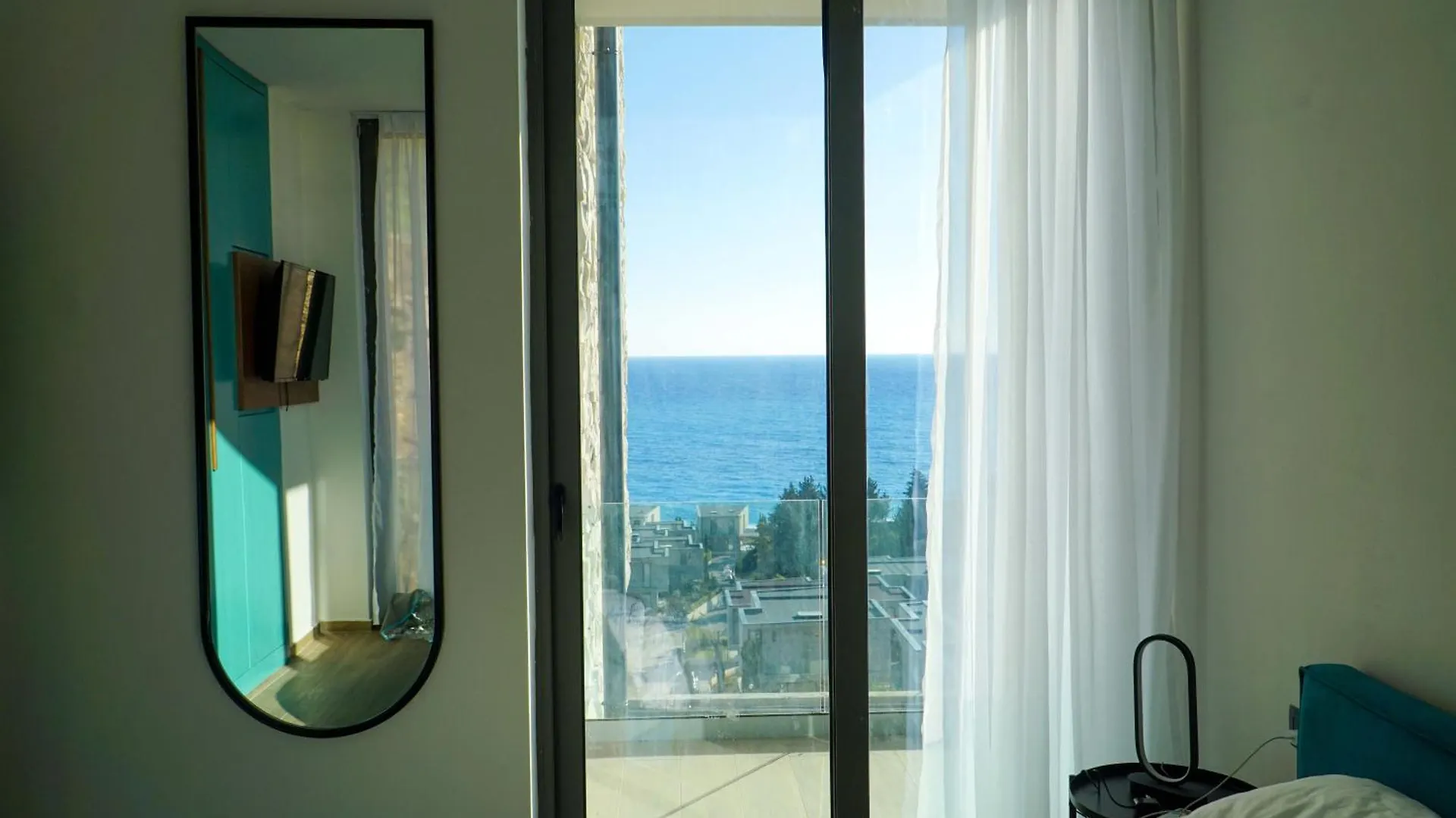 Luxury Sea View Apartment With Private Beach Just A Few Steps From The Center Palasë