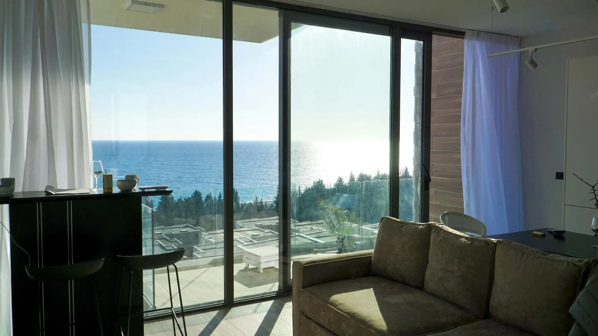 Luxury Sea View Apartment With Private Beach Just A Few Steps From The Center Palasë